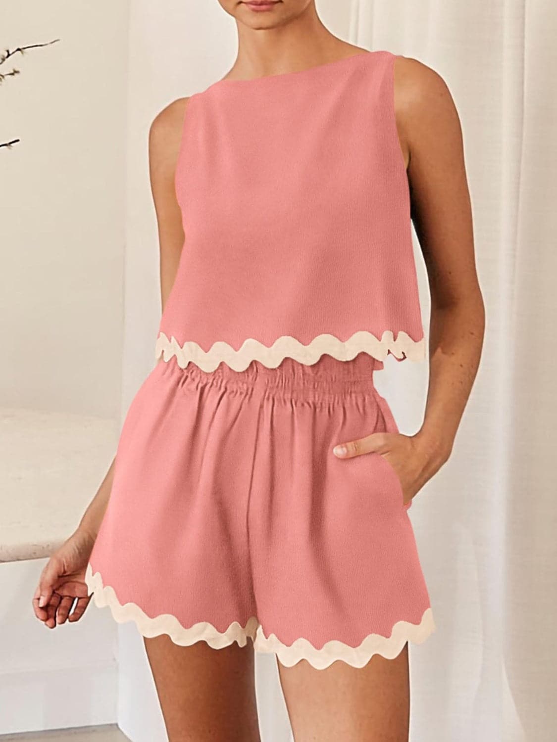 Contrast Trim Round Neck Top and Shorts Set.