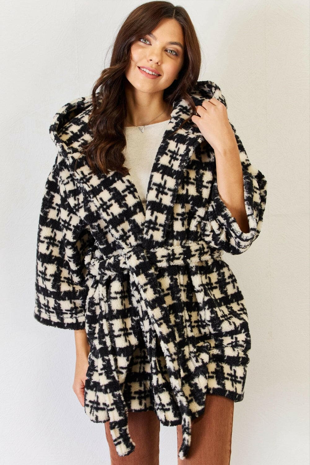 J.NNA Fuzzy Plaid Waist Tie Hooded Robe CardiganExperience Ultimate Comfort and Style
 Introducing the J.NNA Fuzzy Plaid Waist Tie Hooded Robe Cardigan, your new go-to essential for cozy elegance. This versatile rLove Salve NNA Fuzzy Plaid Waist Tie Hooded Robe Cardiganlounge