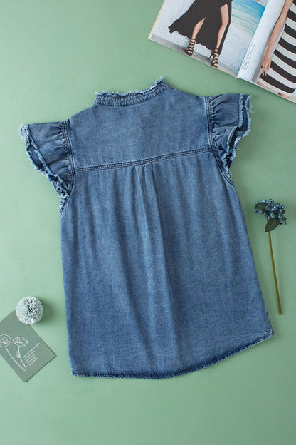 Raw Hem Button Up Cap Sleeve Denim TopUpgrade Your Denim Collection with Style
 
 
Effortless Chic: Elevate your everyday look with this Raw Hem Button Up Cap Sleeve Denim Top.
 
Quality Material: CrafteLove Salve Cap Sleeve Denim Topjust arrived