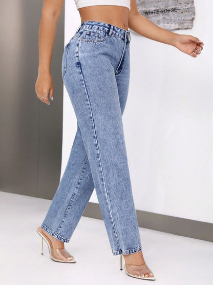 Mid-Rise Waist Jeans with Pockets.