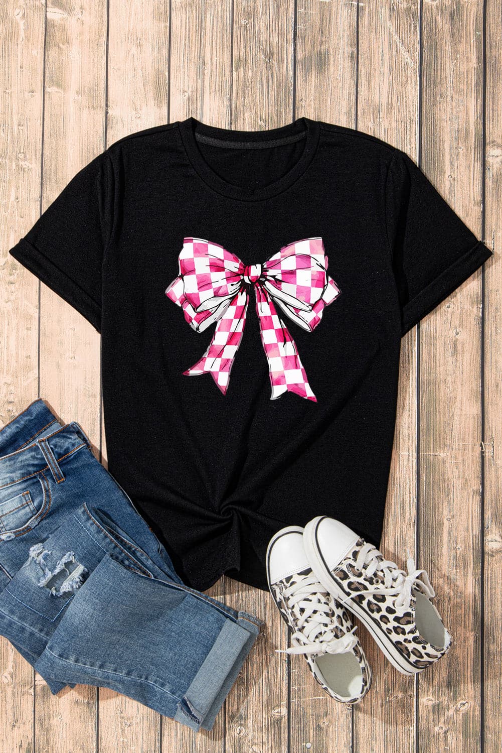 Bow Graphic Round Neck Short Sleeve T-Shirt.