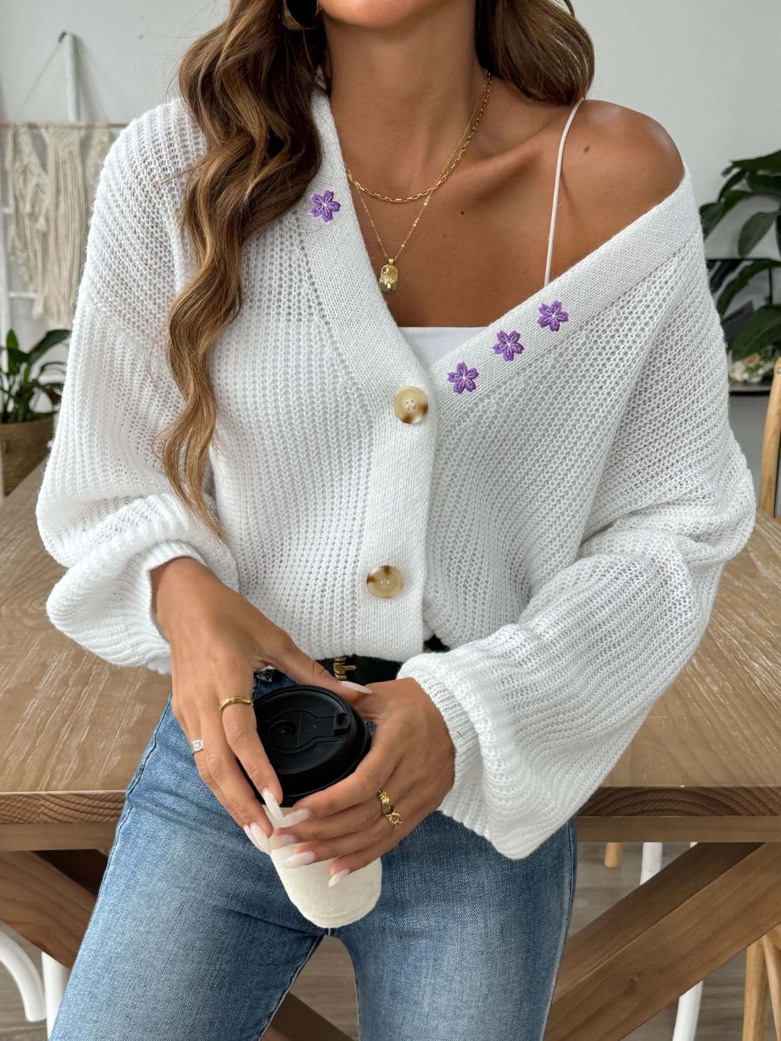 Chic V-neck cardigan, long sleeves