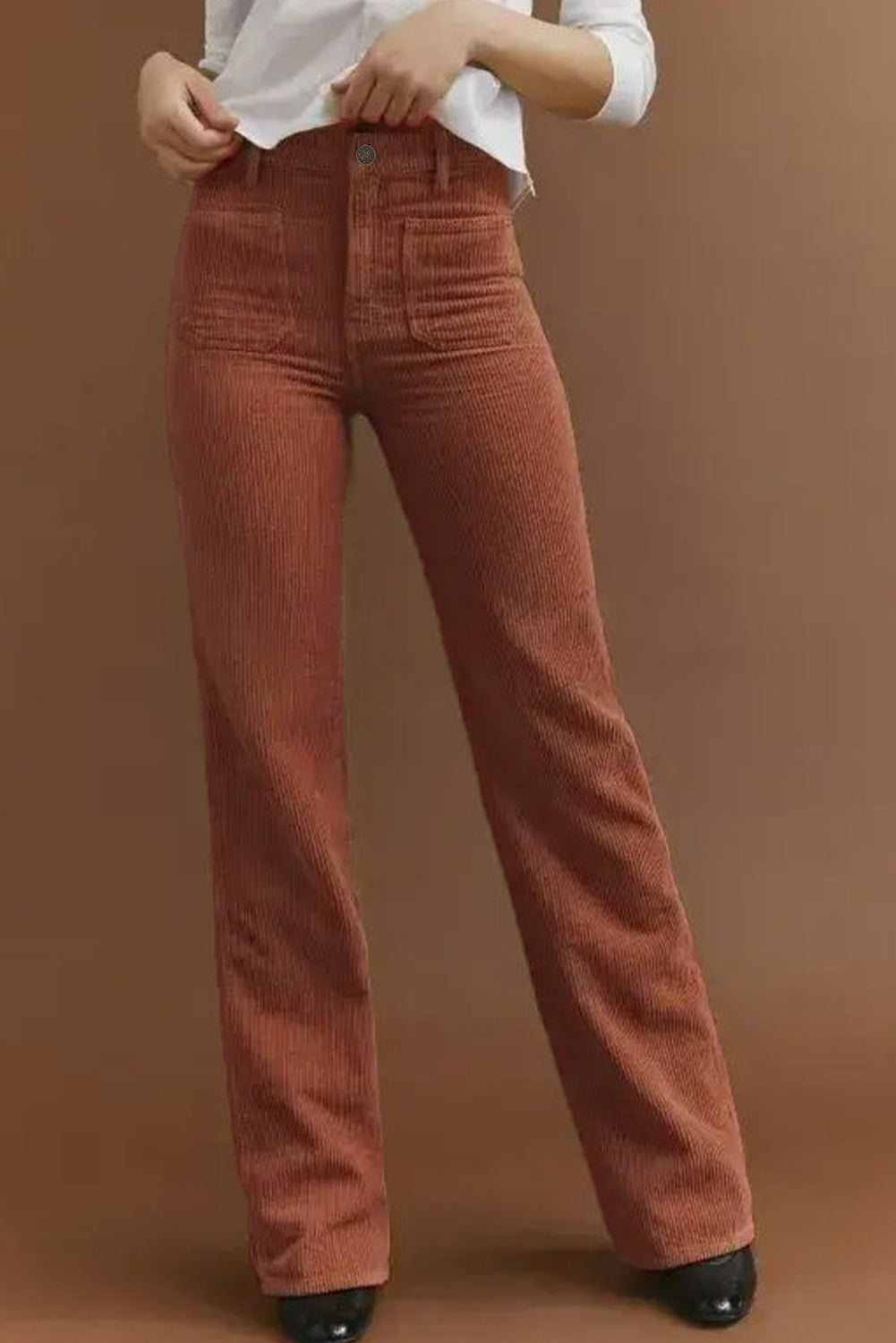 Chic brown high-waisted corduroy pants with square pockets and a vintage style.