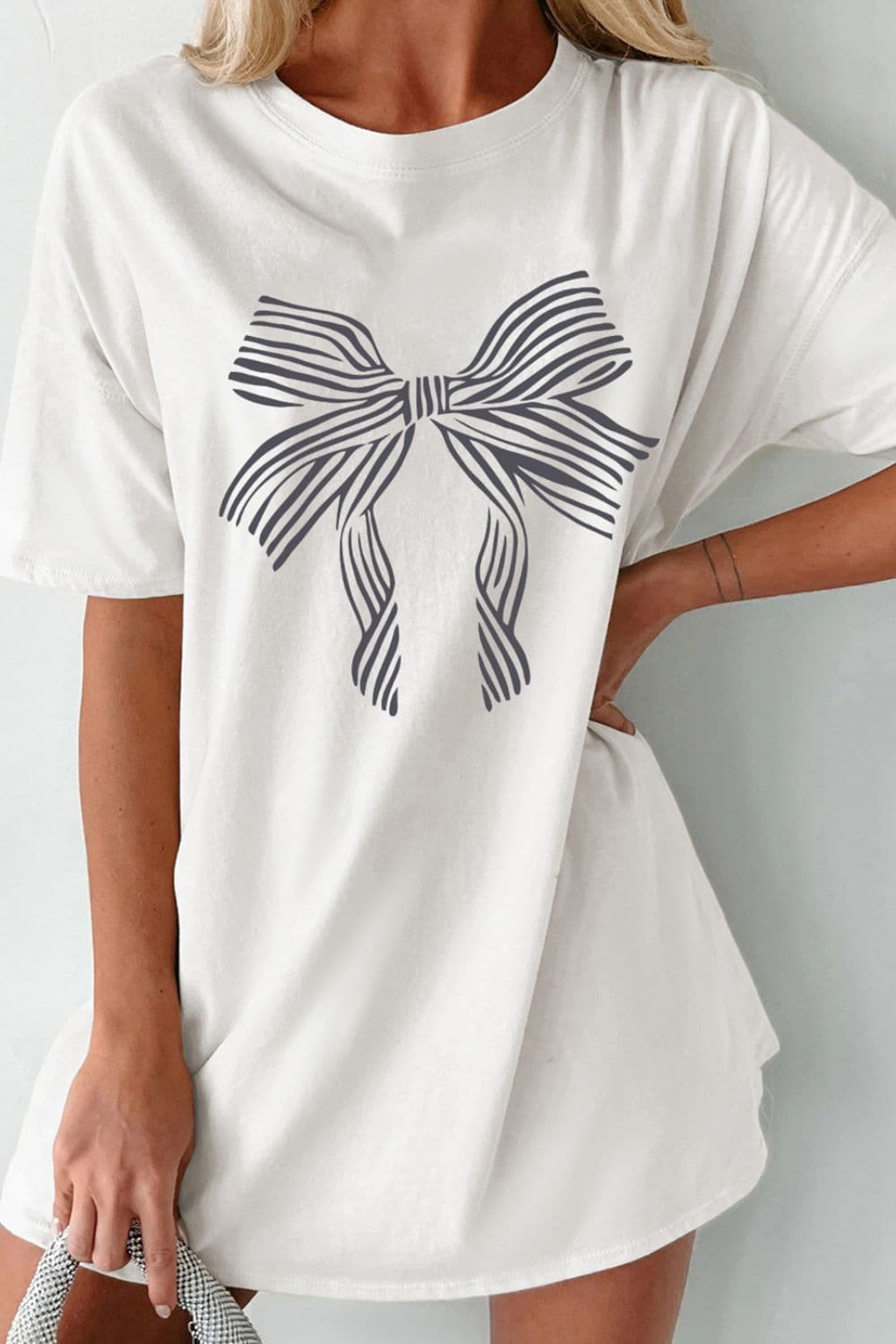 Bow Graphic Round Neck Short Sleeve T-Shirt.