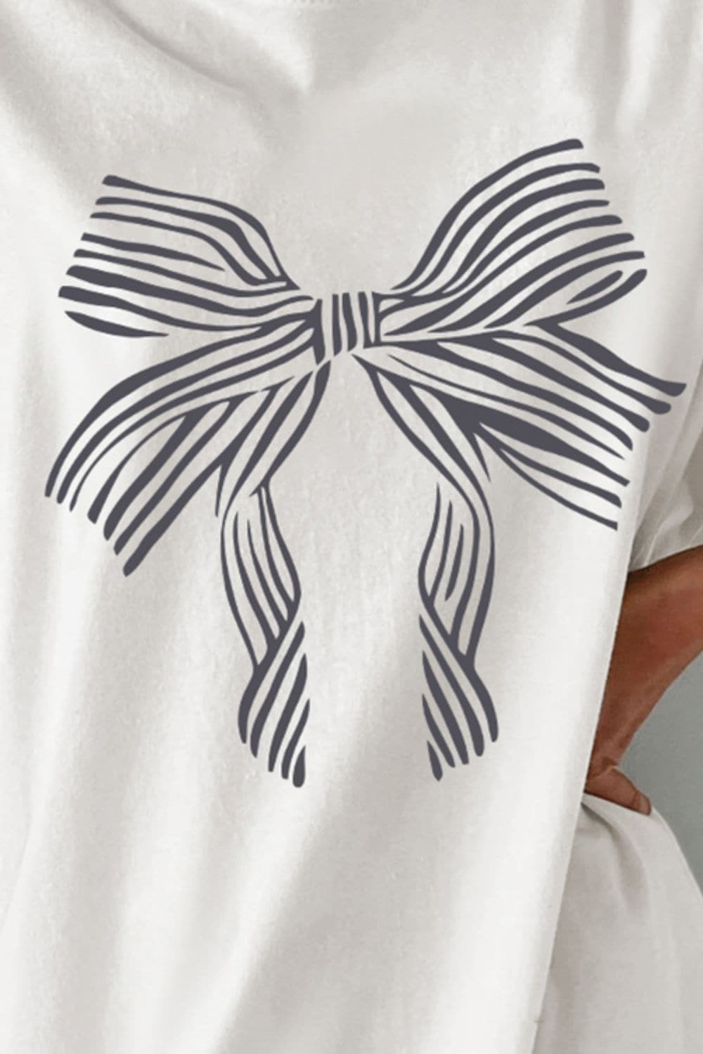 Bow Graphic Round Neck Short Sleeve T-Shirt.