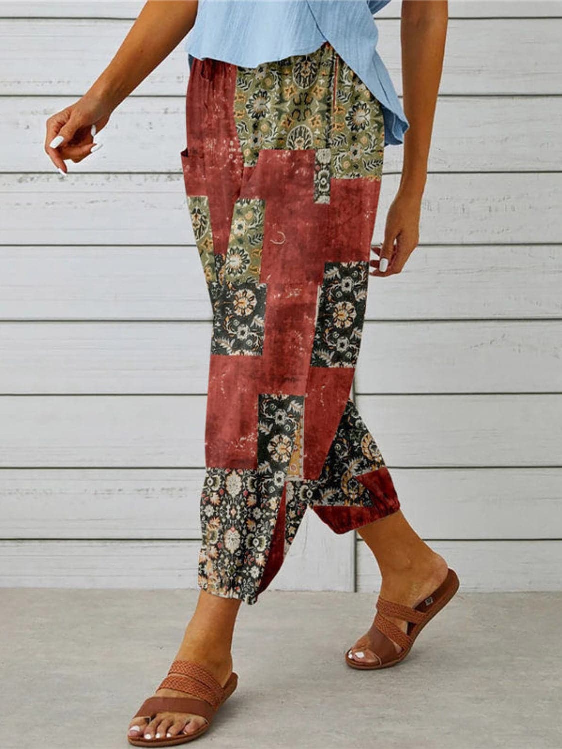 Printed Tied Cropped Pants.