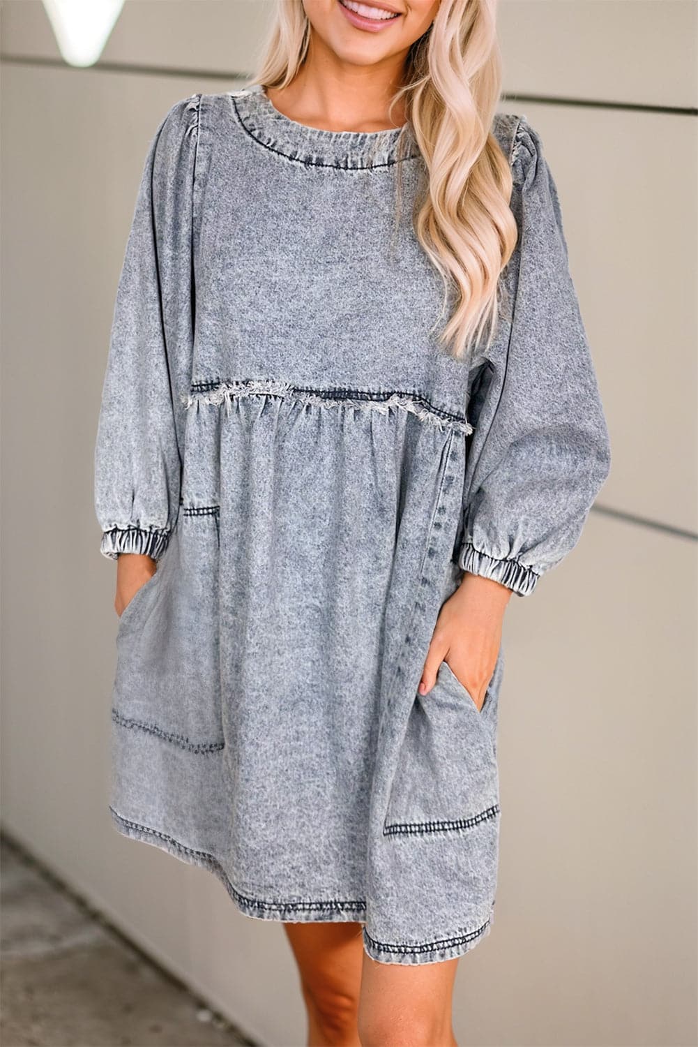 Chic round neck denim dress with long sleeves