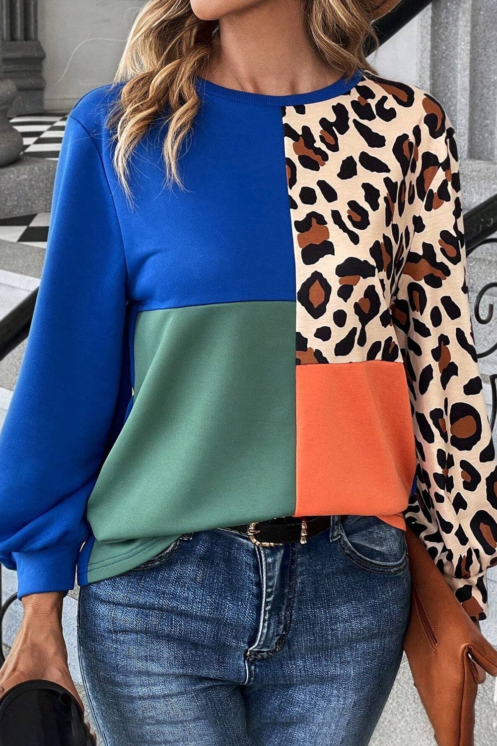 Color Block Round Neck Long Sleeve Sweatshirt.