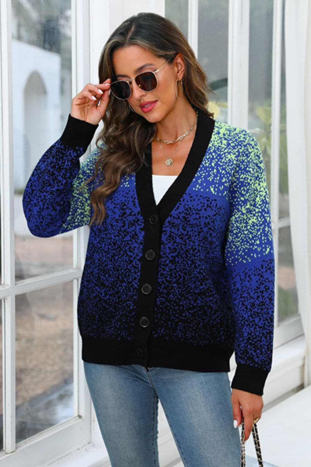 Chic button-up cardigan with long sleeves