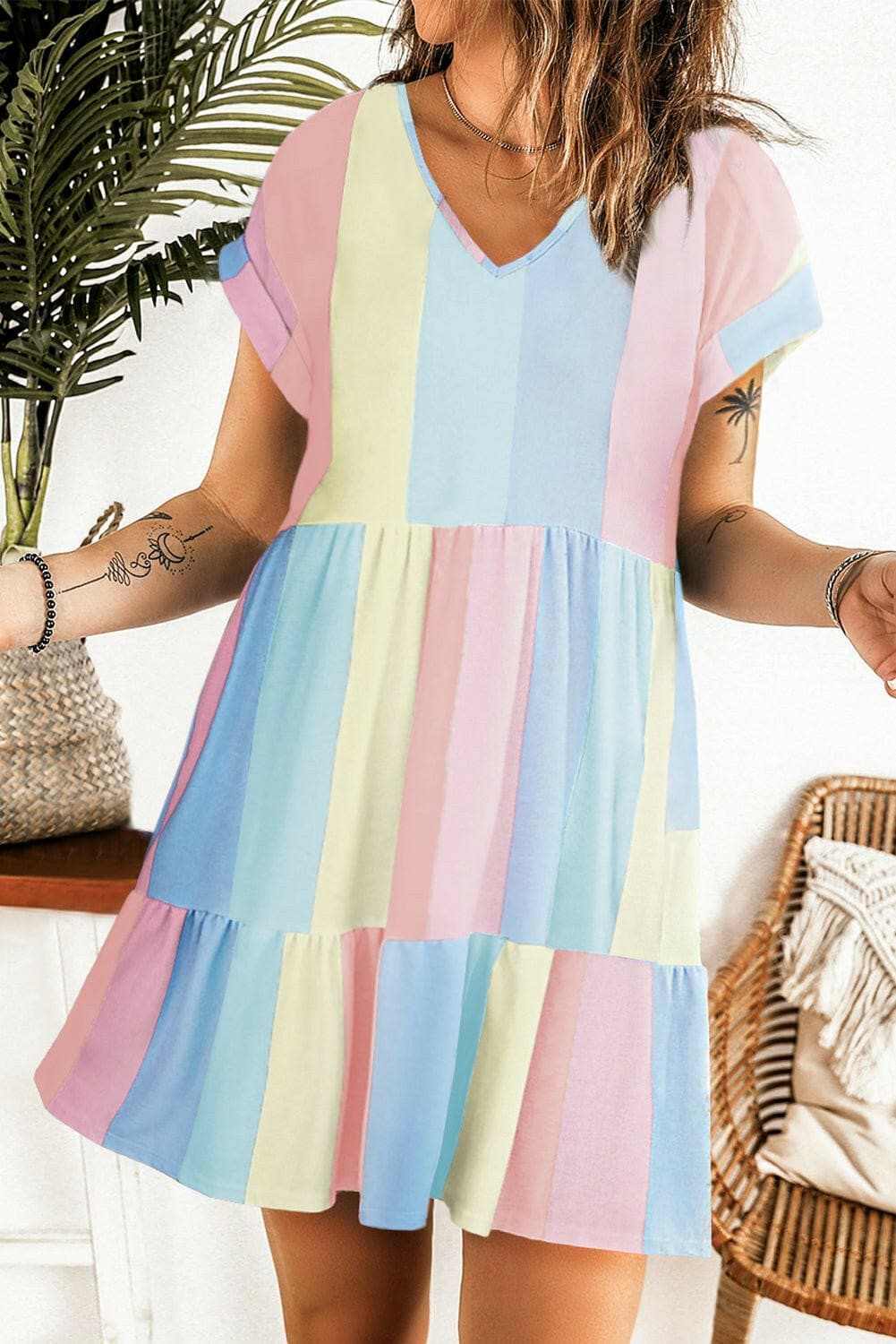 Stylish V-Neck Color Block Mini DressUpgrade Your Style with our Stylish V-Neck Color Block Mini Dress
 
 
Chic and Versatile: Make a statement with our trendy color block design and flattering V-neck.
Love Salve -Neck Color Block Mini Dressjust arrived