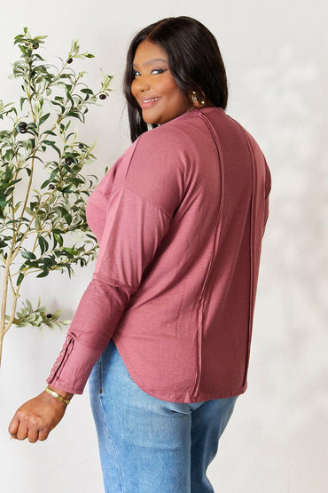 Elegant Vibe V-Neck Exposed Seam Long Sleeve BlouseDiscover the Elegant Vibe V-Neck Exposed Seam Long Sleeve Blouse
 Elevate your wardrobe with the Elegant Vibe V-Neck Exposed Seam Long Sleeve Blouse, a perfect blendLove Salve -Neck Exposed Seam Long Sleeve BlouseTIKTOK