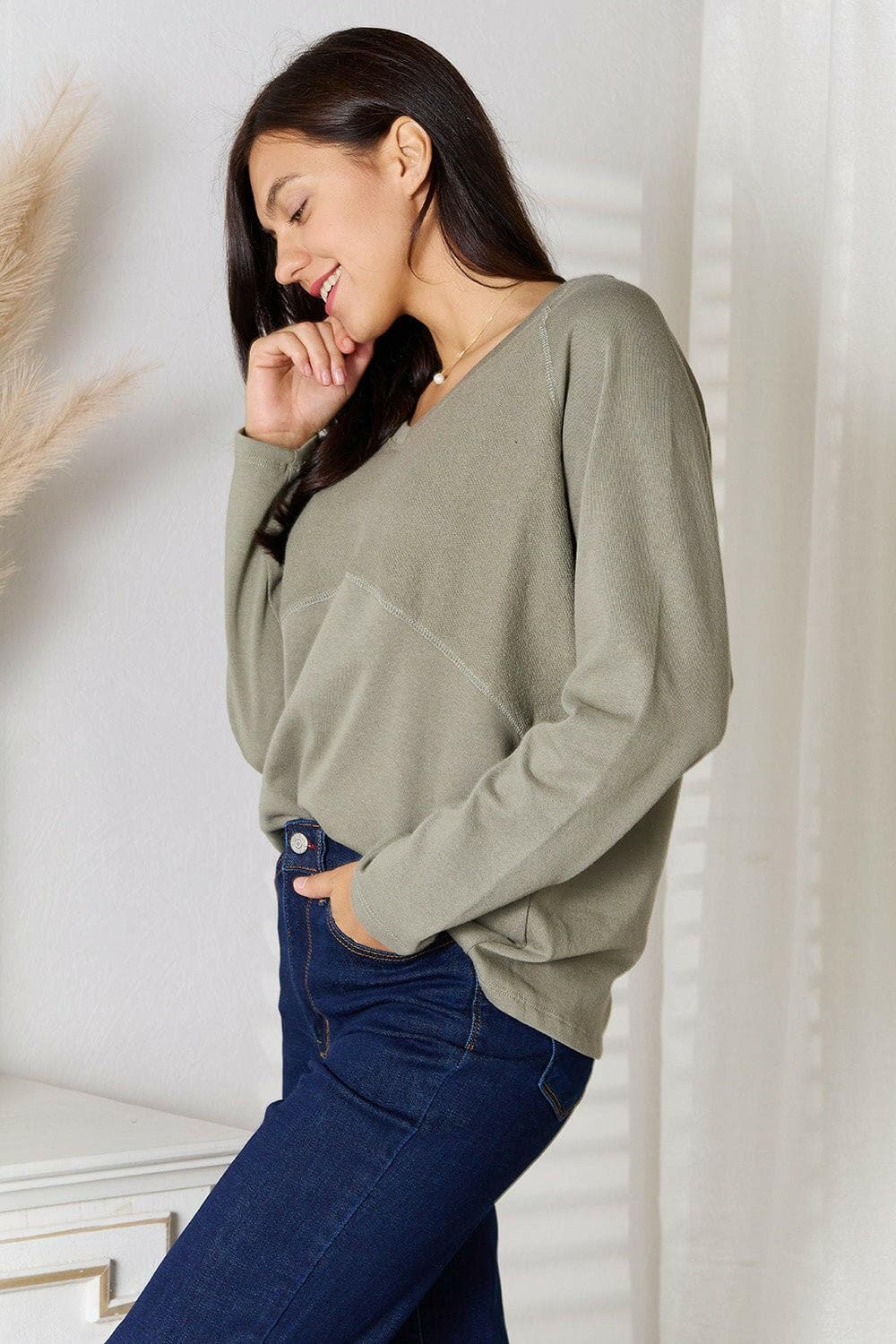 Culture Code Classic V-Neck Long Sleeve TeeCulture Code Classic V-Neck Long Sleeve Tee
 Embrace effortless elegance with the Culture Code Classic V-Neck Long Sleeve Tee. This versatile piece combines a timeleLove Salve -Neck Long Sleeve TeeTIKTOK