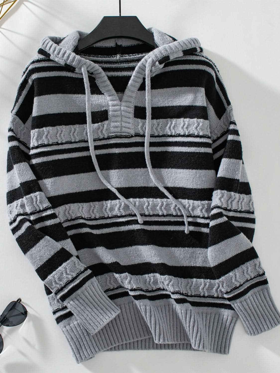 Striped hooded sweater with drawstring and long sleeves