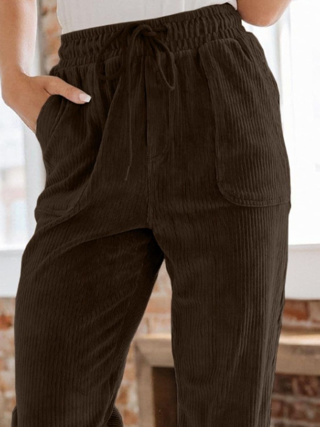 Versatile pocketed drawstring pants for effortless style