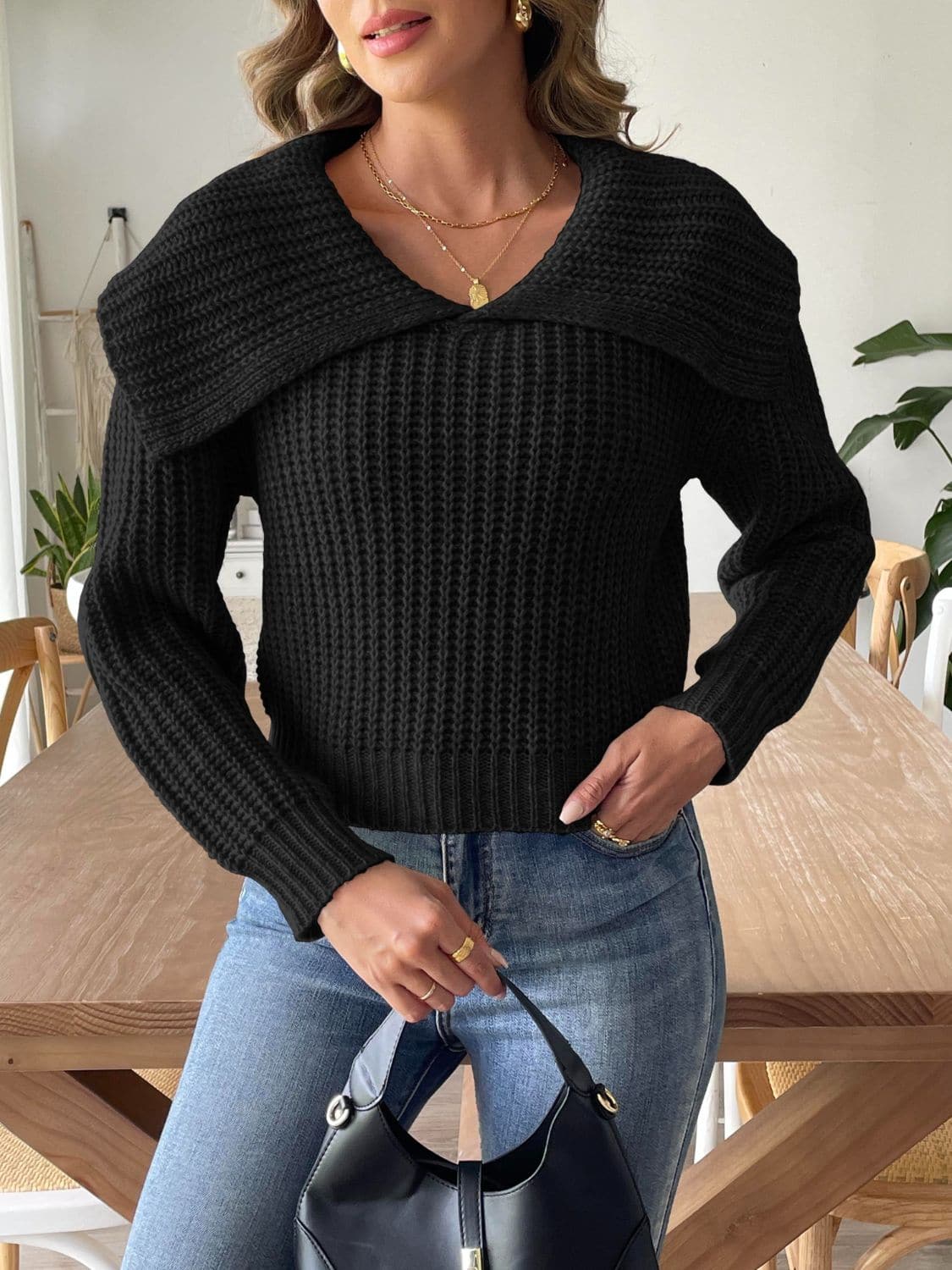 Cozy cable-knit long sleeve sweater for stylish layering