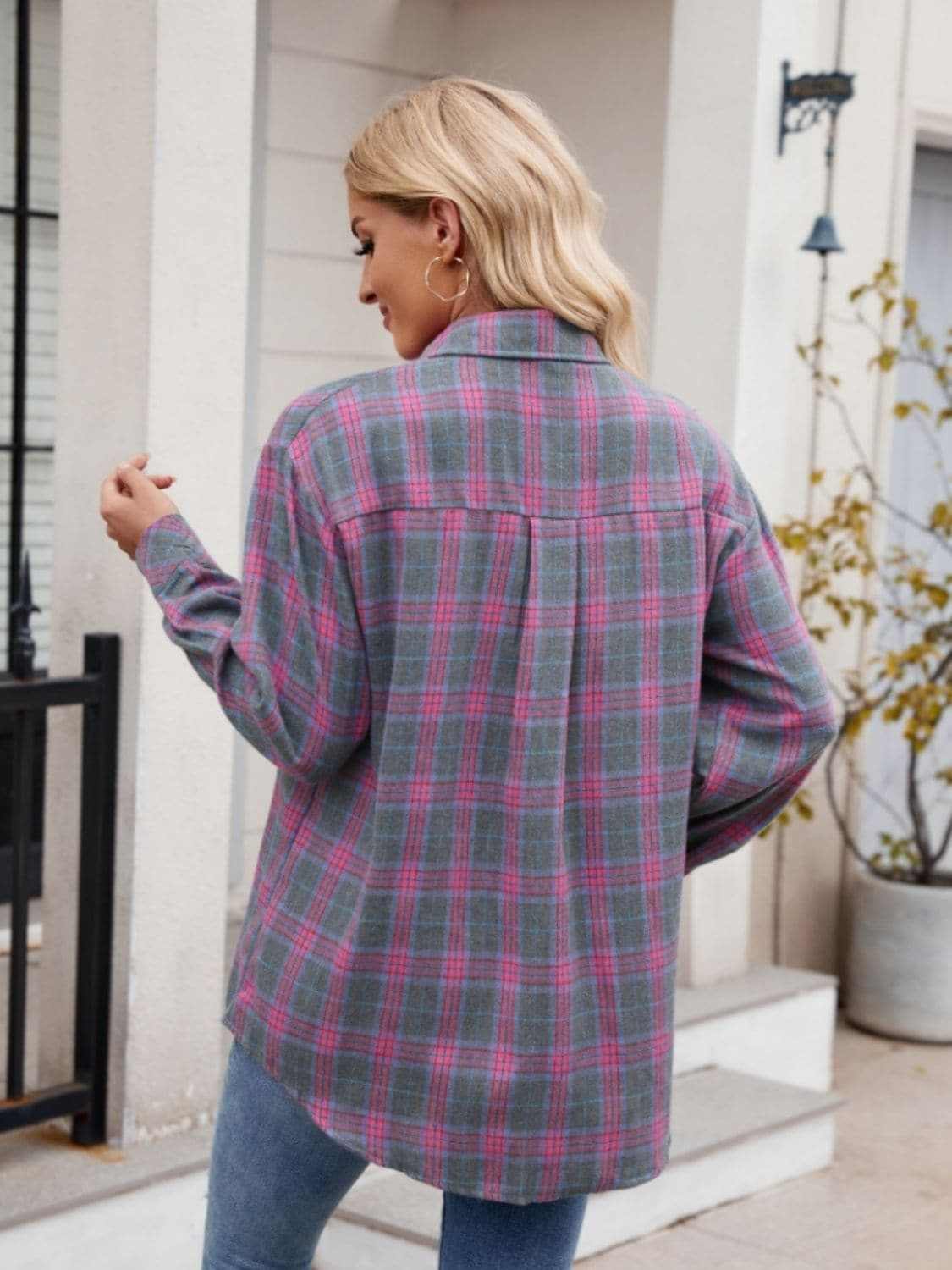 Pocketed Plaid Collared Neck Long Sleeve Shirt.