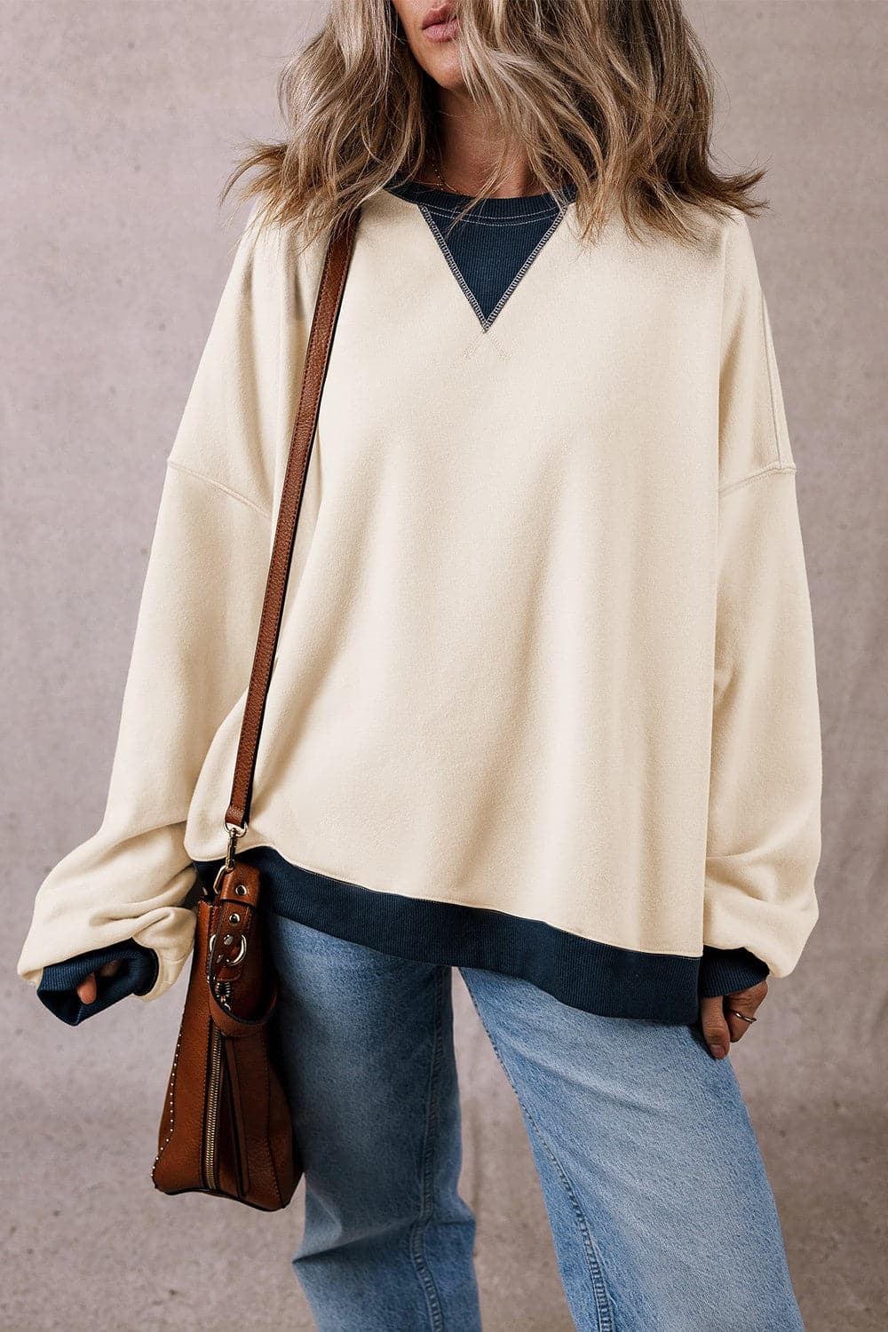 Contrast Round Neck Long Sleeve Sweatshirt.