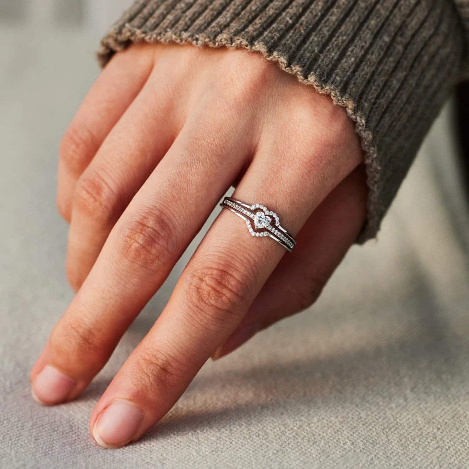 925 Sterling Silver Inlaid Zircon Heart Ring.