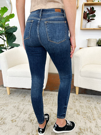 Judy Blue Full Size Classic Handsand Skinny JeansElevate Your Denim Game

Discover the Judy Blue Full Size Classic Handsand Skinny Jeans. These jeans seamlessly blend timeless style with a modern twist, featuring aLove Salve Judy Blue Full Size Classic Handsand Skinny JeansJeans