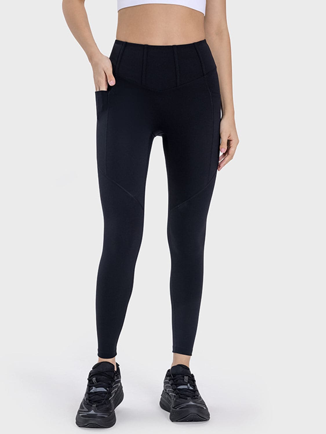 Pocketed High Waist Active Leggings.