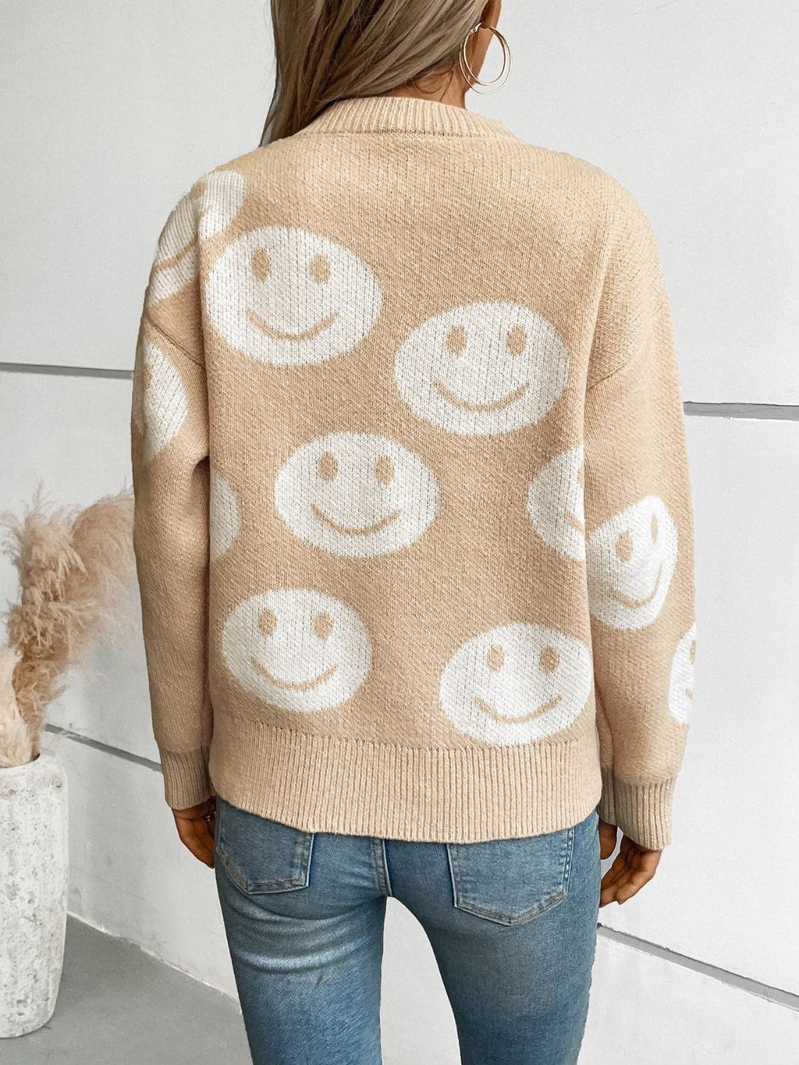 Smile Pattern Round Neck Long Sleeve Sweater.