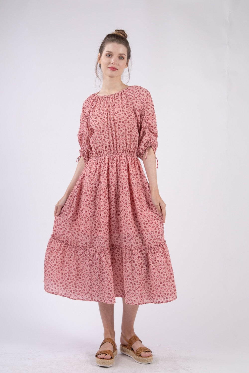 VERY J Floral Round Neck Tiered Midi DressExperience Timeless Elegance
 The VERY J Floral Round Neck Tiered Midi Dress is the perfect blend of charm and sophistication, designed for the modern woman who apprLove Salve Floral Round Neck Tiered Midi Dressusa