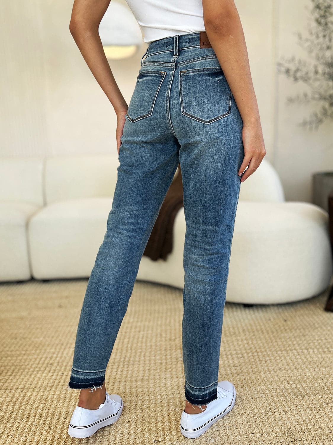 Judy Blue Full Size Mid Rise Rigid Magic Release Hem Jeans.