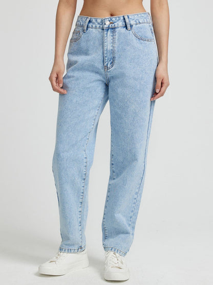 Pocketed Straight Leg Jeans.