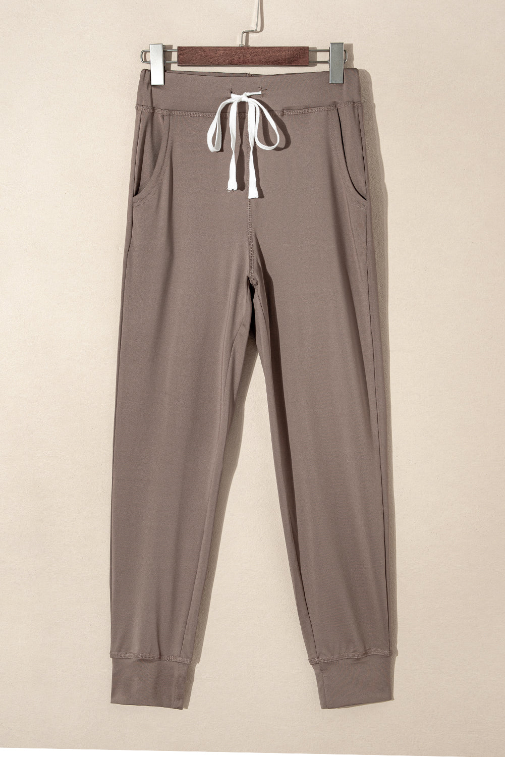 Cozy dark brown joggers with adjustable drawstring and pockets