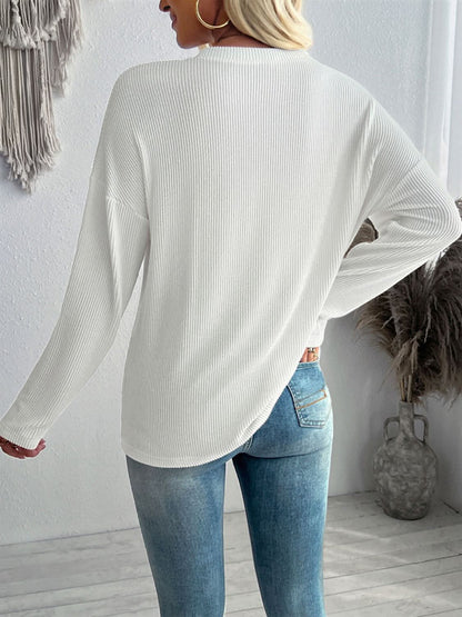 Textured V-neck long sleeve tee with pockets