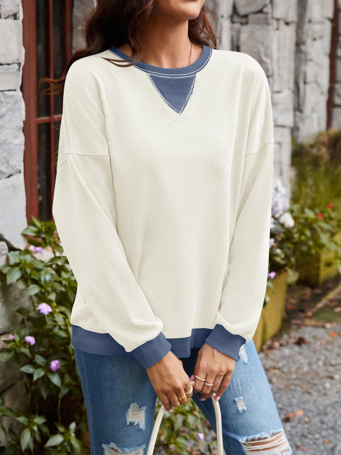 Contrast Round Neck Long Sleeve Sweatshirt.