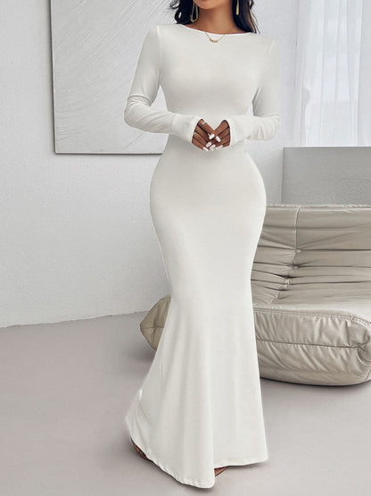 Elegant backless maxi dress with long sleeves and round neck