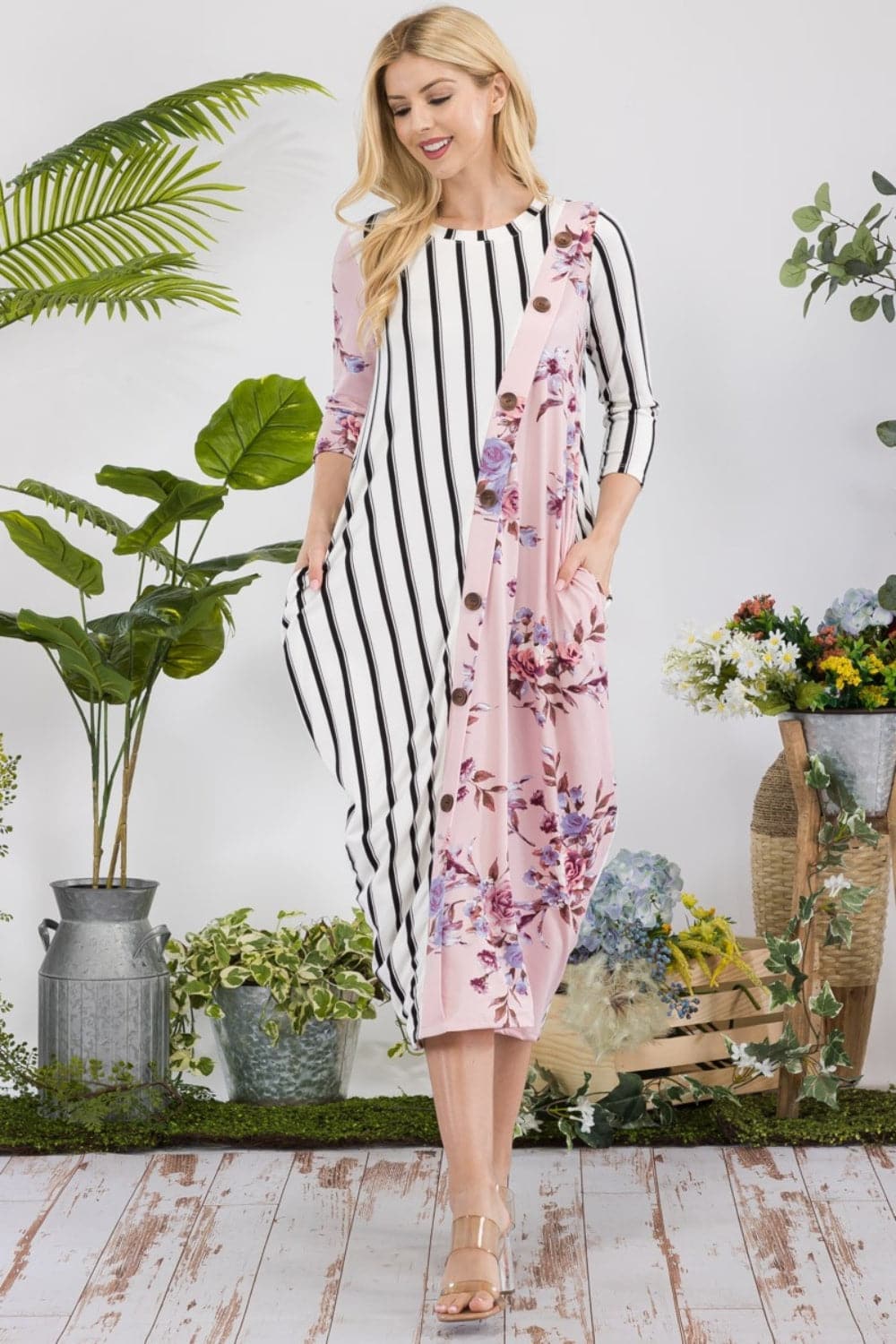 Chic floral and striped midi-dress with pockets for every occasion