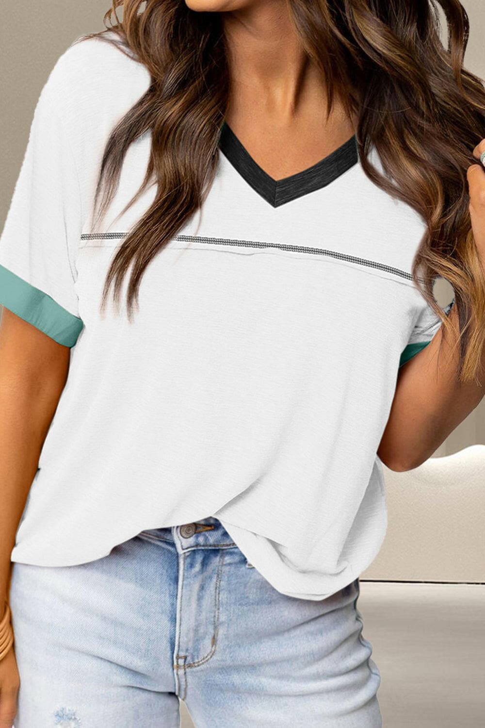 Color Block V-Neck Short Sleeve T-ShirtColor Block V-Neck Short Sleeve T-Shirt

Upgrade your casual wardrobe with our Color Block V-Neck Short Sleeve T-Shirt. This modern take on a classic tee offers a stLove Salve -Neck Short SleeveT-Shirts