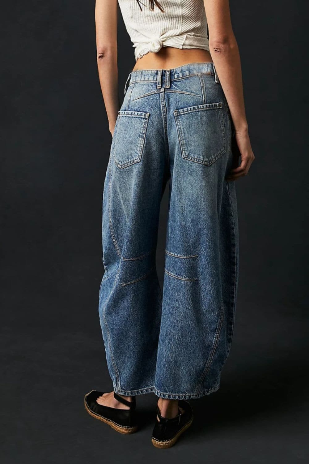 Effortlessly chic wide leg jeans with functional pockets