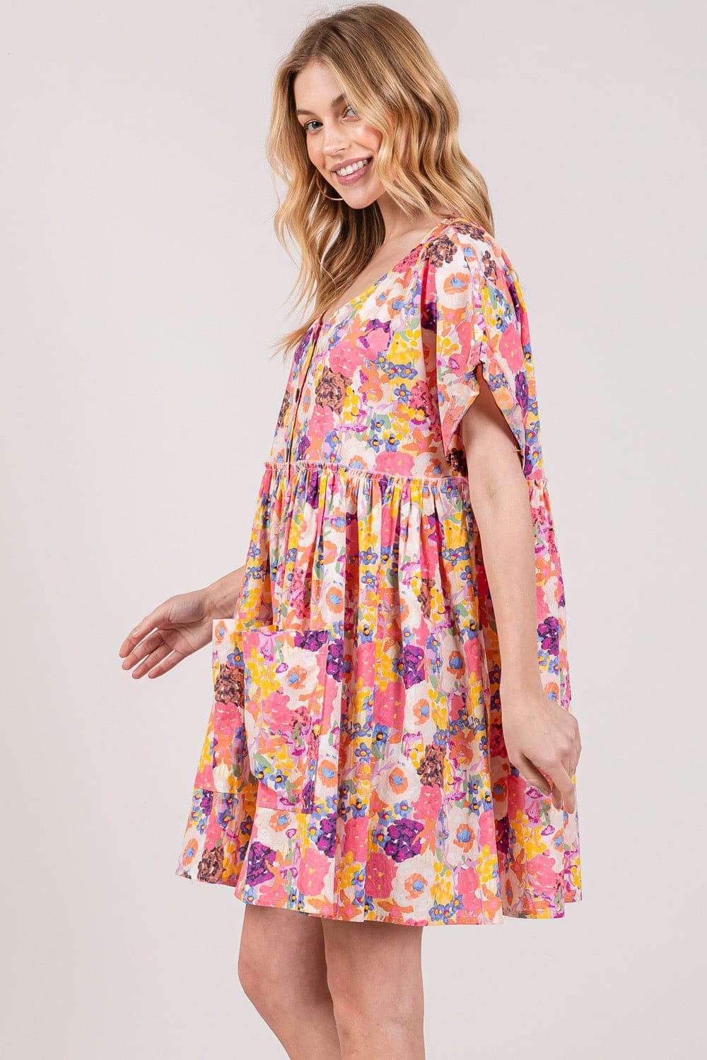 SAGE + FIG Floral Short Sleeve Babydoll Dress with Pockets.