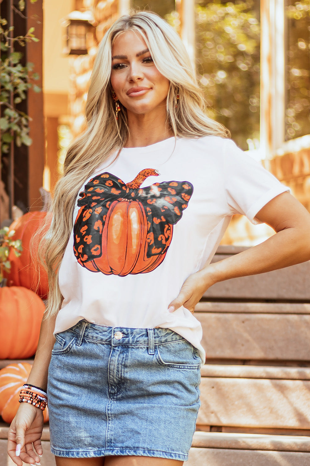 White pumpkin graphic t-shirt with bowknot detail for Halloween