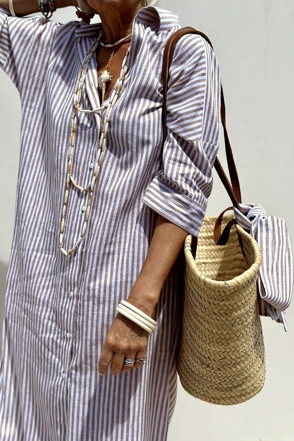 Chic button-up dress with sleeves