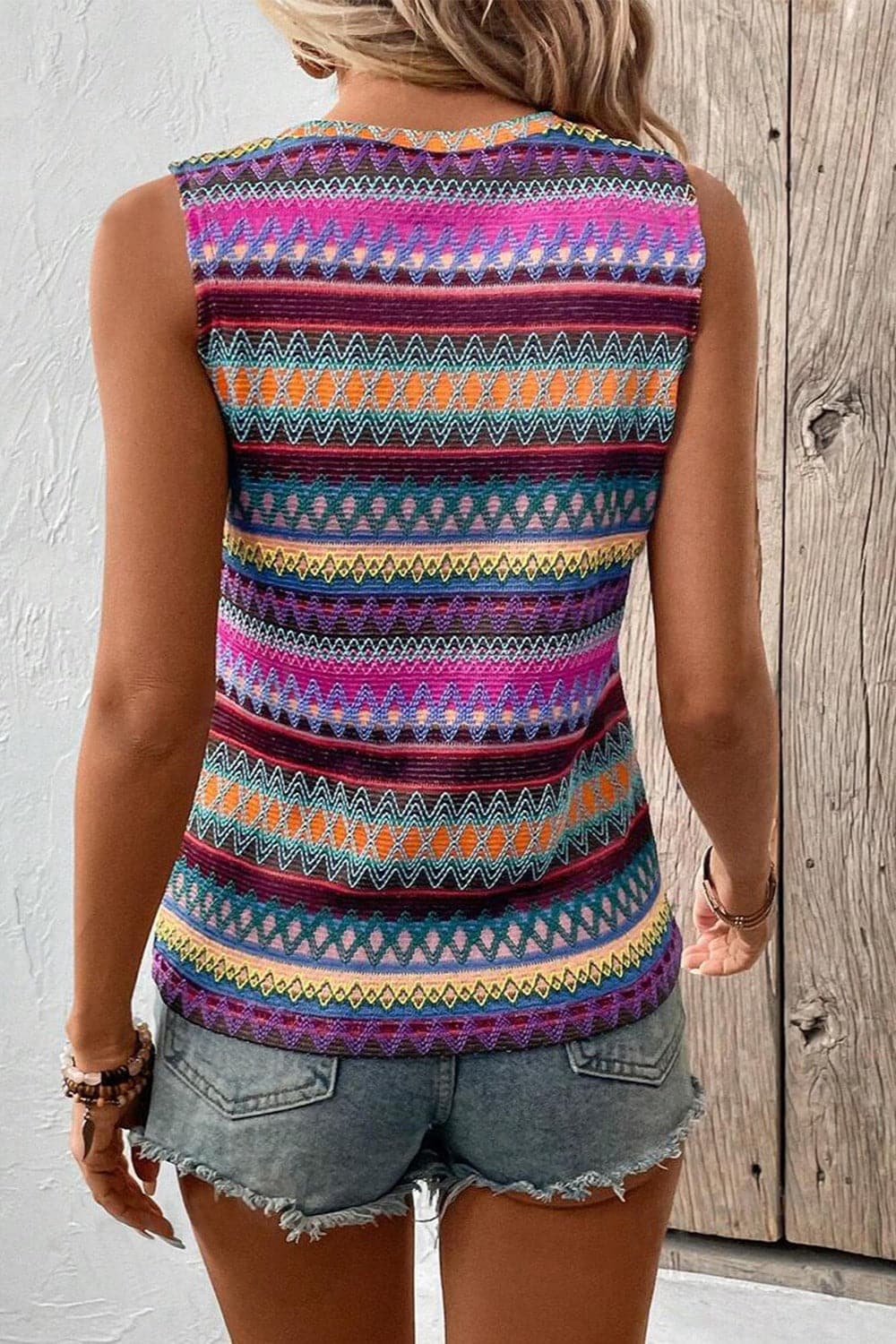 Contrast Round Neck Tank.