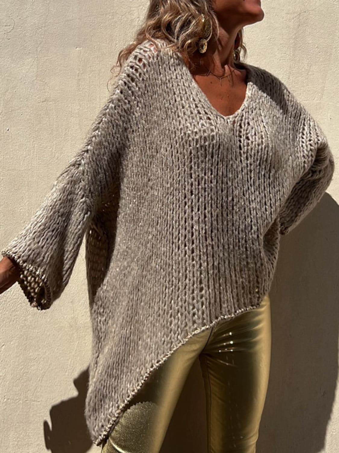 Contrast V-Neck Long Sleeve Sweater.