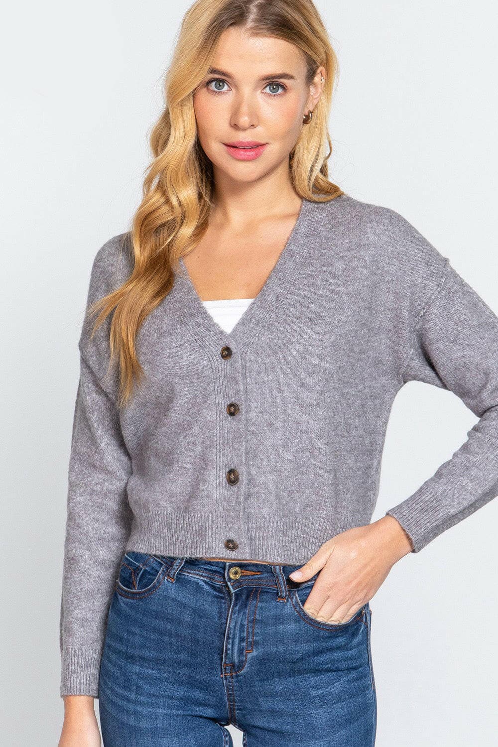 ACTIVE BASIC V-Neck Button Up Long Sleeve Knit CardiganUpgrade Your Wardrobe with Our V-Neck Knit Cardigan
 The ACTIVE BASIC V-Neck Button Up Long Sleeve Knit Cardigan is your go-to piece for effortless style and comfortLove Salve Long Sleeve Knit CardiganActivewear