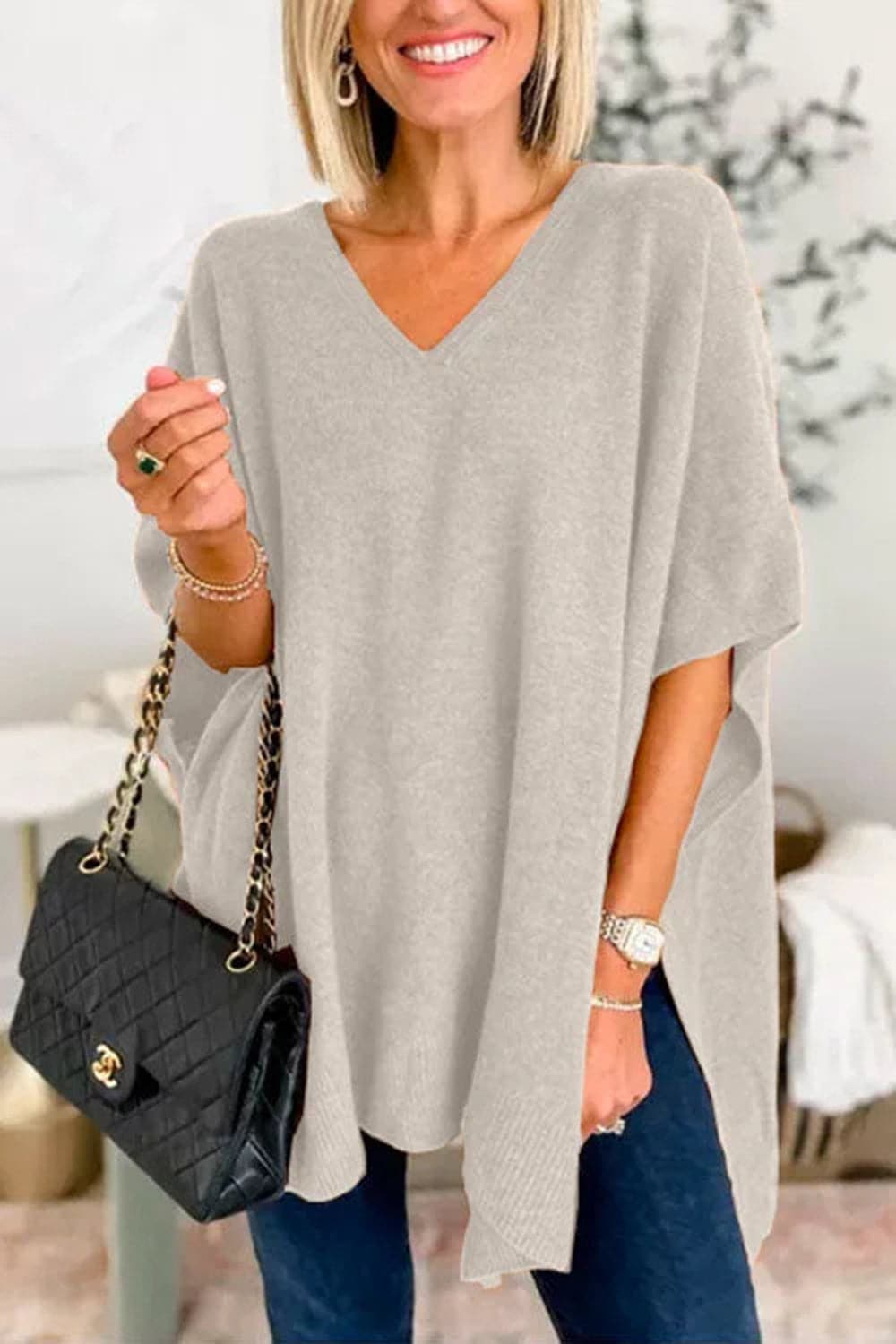 Chic v-neck knit top with slit