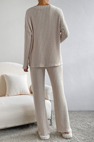 Chic parchment plus size ribbed pullover and pants ensemble