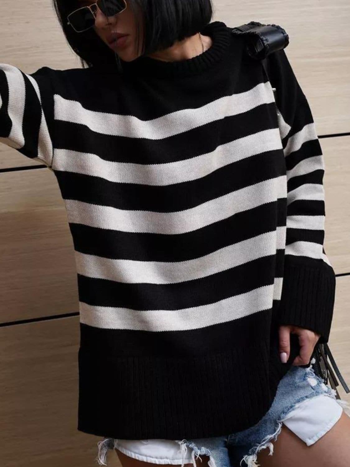 Chic slit striped sweater with round neckline