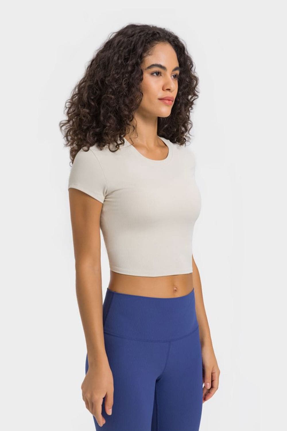 Round Neck Short Sleeve Cropped Sports T-Shirt.