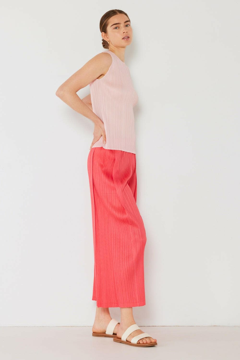 Chic Pleated Wide-Leg Trousers with Side Detail