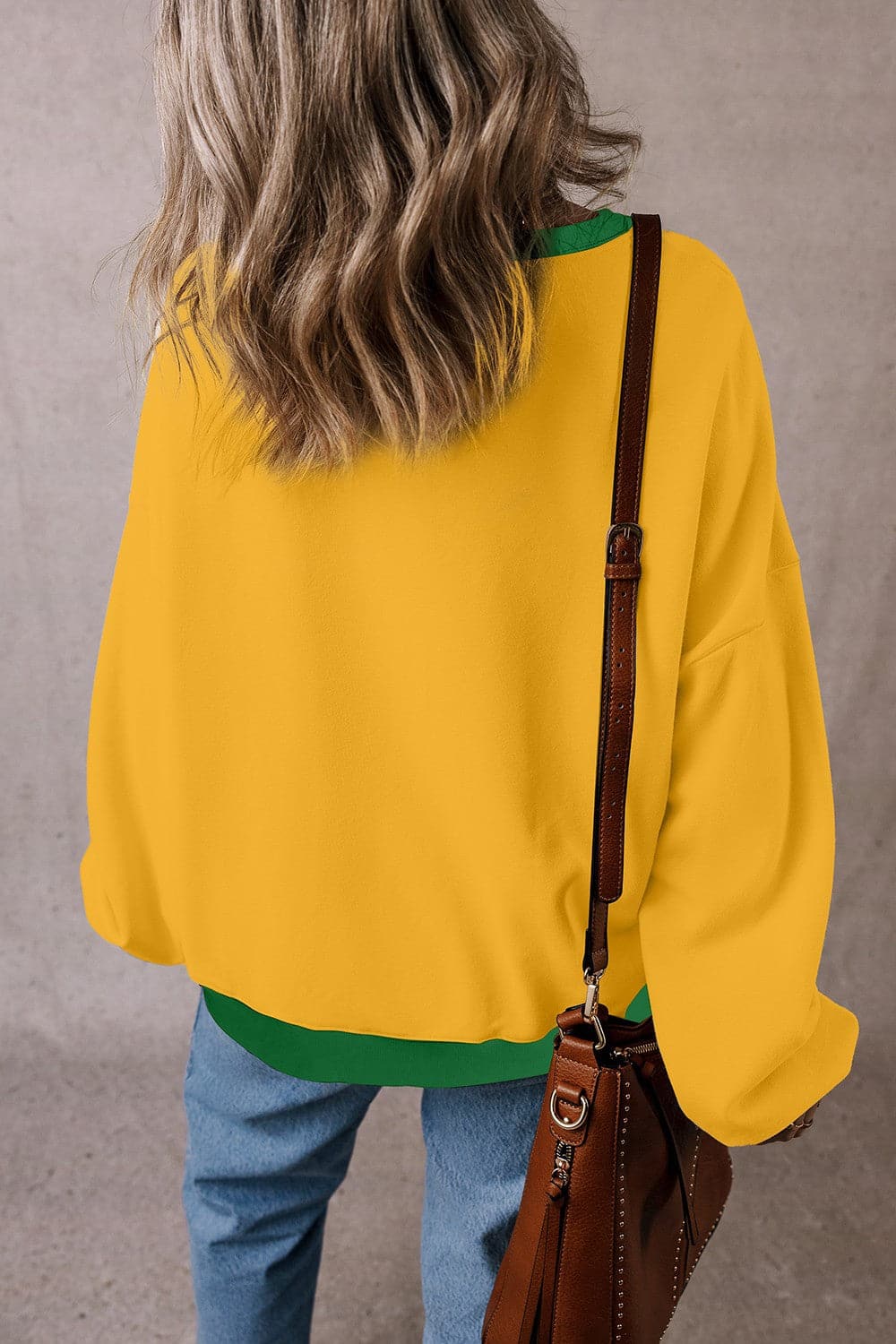 Contrast Round Neck Long Sleeve Sweatshirt.