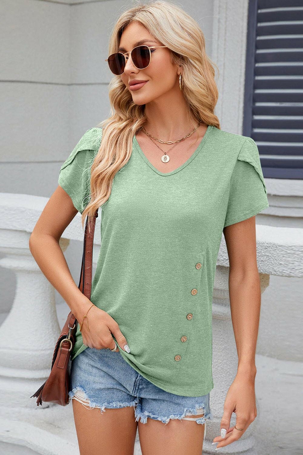 Chic V-Neck T-Shirt with Decorative ButtonsUpgrade Your Style with Our Chic V-Neck T-Shirt
 
 
Chic Design: Elevate your wardrobe with decorative buttons and a trendy V-neck.
 
Versatile: Whether for a casualLove Salve Decorative Buttonsjust arrived