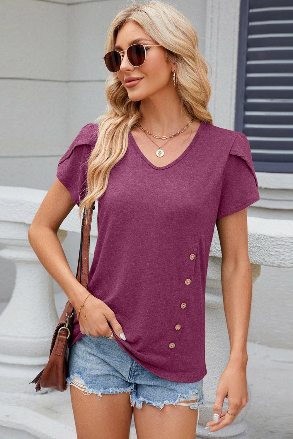 Chic V-Neck T-Shirt with Decorative ButtonsUpgrade Your Style with Our Chic V-Neck T-Shirt
 
 
Chic Design: Elevate your wardrobe with decorative buttons and a trendy V-neck.
 
Versatile: Whether for a casualLove Salve Decorative Buttonsjust arrived