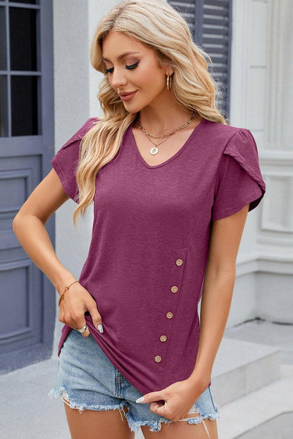 Chic V-Neck T-Shirt with Decorative ButtonsUpgrade Your Style with Our Chic V-Neck T-Shirt
 
 
Chic Design: Elevate your wardrobe with decorative buttons and a trendy V-neck.
 
Versatile: Whether for a casualLove Salve Decorative Buttonsjust arrived